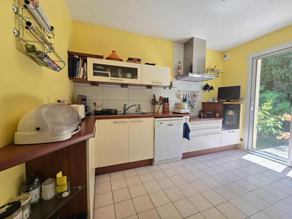 Maison familiale lumineuse d'environ 104 m² sur un terrain de 620 m² à MELESSE