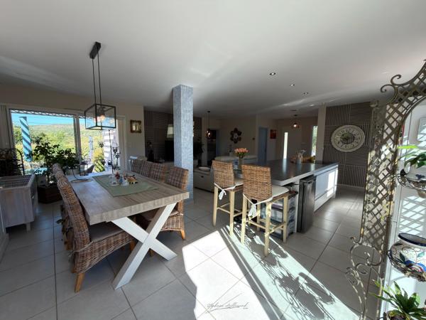 Maison R+1 de 2009 avec piscine, calme et confort