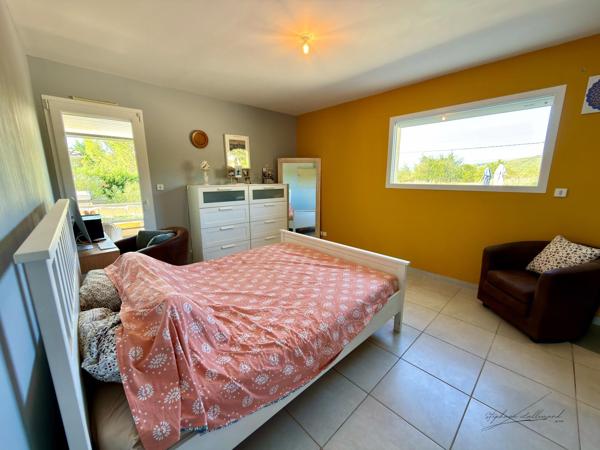 Maison R+1 de 2009 avec piscine, calme et confort