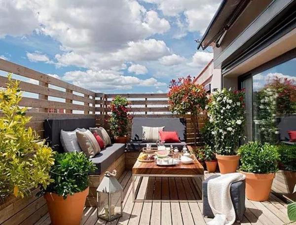 BEAUCAIRE- 5pieces dernier étage- sud canal