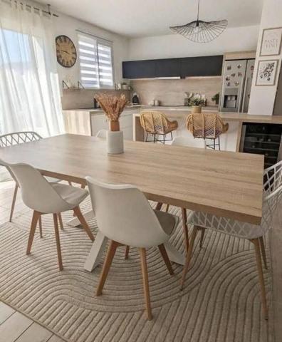 BEAUCAIRE- 5pieces dernier étage- sud canal