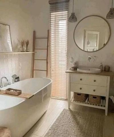 BEAUCAIRE- 5pieces dernier étage- sud canal