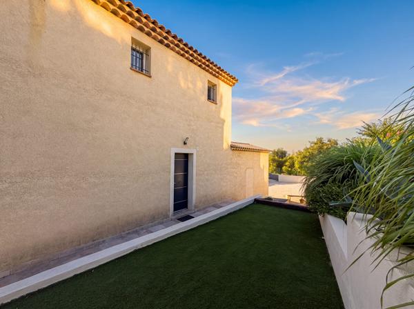 Les-Pennes-Mirabeau - Maison  5 pièces d'environ 96m²  avec piscine, jardin, climatisation, secteur calme