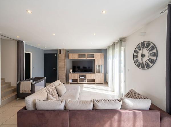 Les-Pennes-Mirabeau - Maison  5 pièces d'environ 96m²  avec piscine, jardin, climatisation, secteur calme