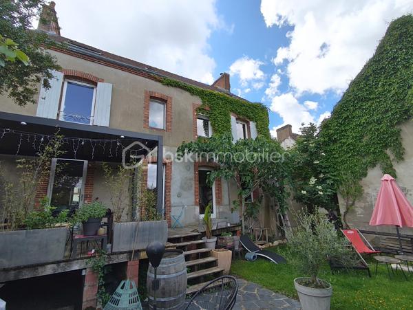 🌟 COUP DE CŒUR – Magnifique Maison de Ville de 200 m²
Le charme de l’ancien, le confort du moderne | 7 Chambres | Dépendance de 100 m²

Découvrez cette perle rare sur le marché : une demeure d’exception alliant élégance et modernité. Située dans un environnement privilégié, au calme absolu et sans aucune nuisance, elle vous offre le luxe rare de profiter du centre-ville entièrement à pied.

📦 Aucun travaux à prévoir : vous n'avez plus qu'à poser vos valises !

🏡 Des volumes généreux & une distribution idéale:
Rez-de-chaussée (92 m²) : L'espace de vie (65 m²)
- Accueil : Entrée chaleureuse et accueillante.
- Cuisine : Aménagée et entièrement équipée, ouverte sur une salle à manger conviviale.
- Salon : Lumineux et cosy, sublimé par un poêle à bois performant.
- Nuit : Une première chambre avec sa salle d'eau privative.
- Commodités : WC indépendants.

1er Étage : Le confort des maîtres des lieux
- Un palier fluide desservant l'espace nuit.
- Suite parentale d'exception avec un grand dressing et une salle de bains complète (baignoire + douche).
- 2 chambres supplémentaires, dont une disposant de sa propre salle d’eau.

2ème Étage : L'espace enfants ou télétravail
- Palier fonctionnel.
- 3 chambres lumineuses et parfaitement agencées.
- Une salle d'eau indépendante avec WC.

Sous-sol : Le paradis des amateurs de vin
- Sous-sol total offrant une très grande capacité de stockage.
- 2 superbes caves voûtées, idéales pour la conservation ou pour créer un espace de dégustation atypique.

🌳 Les extérieurs : Un véritable havre de paix en ville
- Le Jardin : Joliment aménagé et arboré, entièrement préservé des regards (sans vis-à-vis).
- La Terrasse : Équipée d'une belle pergola, idéale pour vos repas d’été et vos moments de partage.

🔥 LE GRAND PLUS : Une dépendance de 100 m² à rénover. Un potentiel incroyable pour un artisan, une profession libérale, un atelier d'artiste, ou pour la création d'un gîte / investissement locatif.

📌 Les points forts à retenir:
- Surface habitable 200 m²
- Nombre de chambres: 7 chambres au total
- État général impeccable (matériaux de qualité, aucun frais à prévoir)
- Emplacement: Secteur recherché, calme absolu, centre-ville à pied
- Potentiel: 100 m² d'annexe modulable selon vos projets

📞 Une opportunité rare sur le secteur. Contactez-moi dès aujourd'hui pour organiser une visite !