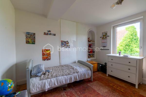 🌟 COUP DE CŒUR – Magnifique Maison de Ville de 200 m²
Le charme de l’ancien, le confort du moderne | 7 Chambres | Dépendance de 100 m²

Découvrez cette perle rare sur le marché : une demeure d’exception alliant élégance et modernité. Située dans un environnement privilégié, au calme absolu et sans aucune nuisance, elle vous offre le luxe rare de profiter du centre-ville entièrement à pied.

📦 Aucun travaux à prévoir : vous n'avez plus qu'à poser vos valises !

🏡 Des volumes généreux & une distribution idéale:
Rez-de-chaussée (92 m²) : L'espace de vie (65 m²)
- Accueil : Entrée chaleureuse et accueillante.
- Cuisine : Aménagée et entièrement équipée, ouverte sur une salle à manger conviviale.
- Salon : Lumineux et cosy, sublimé par un poêle à bois performant.
- Nuit : Une première chambre avec sa salle d'eau privative.
- Commodités : WC indépendants.

1er Étage : Le confort des maîtres des lieux
- Un palier fluide desservant l'espace nuit.
- Suite parentale d'exception avec un grand dressing et une salle de bains complète (baignoire + douche).
- 2 chambres supplémentaires, dont une disposant de sa propre salle d’eau.

2ème Étage : L'espace enfants ou télétravail
- Palier fonctionnel.
- 3 chambres lumineuses et parfaitement agencées.
- Une salle d'eau indépendante avec WC.

Sous-sol : Le paradis des amateurs de vin
- Sous-sol total offrant une très grande capacité de stockage.
- 2 superbes caves voûtées, idéales pour la conservation ou pour créer un espace de dégustation atypique.

🌳 Les extérieurs : Un véritable havre de paix en ville
- Le Jardin : Joliment aménagé et arboré, entièrement préservé des regards (sans vis-à-vis).
- La Terrasse : Équipée d'une belle pergola, idéale pour vos repas d’été et vos moments de partage.

🔥 LE GRAND PLUS : Une dépendance de 100 m² à rénover. Un potentiel incroyable pour un artisan, une profession libérale, un atelier d'artiste, ou pour la création d'un gîte / investissement locatif.

📌 Les points forts à retenir:
- Surface habitable 200 m²
- Nombre de chambres: 7 chambres au total
- État général impeccable (matériaux de qualité, aucun frais à prévoir)
- Emplacement: Secteur recherché, calme absolu, centre-ville à pied
- Potentiel: 100 m² d'annexe modulable selon vos projets

📞 Une opportunité rare sur le secteur. Contactez-moi dès aujourd'hui pour organiser une visite !