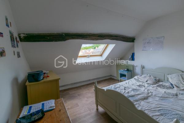 🌟 COUP DE CŒUR – Magnifique Maison de Ville de 200 m²
Le charme de l’ancien, le confort du moderne | 7 Chambres | Dépendance de 100 m²

Découvrez cette perle rare sur le marché : une demeure d’exception alliant élégance et modernité. Située dans un environnement privilégié, au calme absolu et sans aucune nuisance, elle vous offre le luxe rare de profiter du centre-ville entièrement à pied.

📦 Aucun travaux à prévoir : vous n'avez plus qu'à poser vos valises !

🏡 Des volumes généreux & une distribution idéale:
Rez-de-chaussée (92 m²) : L'espace de vie (65 m²)
- Accueil : Entrée chaleureuse et accueillante.
- Cuisine : Aménagée et entièrement équipée, ouverte sur une salle à manger conviviale.
- Salon : Lumineux et cosy, sublimé par un poêle à bois performant.
- Nuit : Une première chambre avec sa salle d'eau privative.
- Commodités : WC indépendants.

1er Étage : Le confort des maîtres des lieux
- Un palier fluide desservant l'espace nuit.
- Suite parentale d'exception avec un grand dressing et une salle de bains complète (baignoire + douche).
- 2 chambres supplémentaires, dont une disposant de sa propre salle d’eau.

2ème Étage : L'espace enfants ou télétravail
- Palier fonctionnel.
- 3 chambres lumineuses et parfaitement agencées.
- Une salle d'eau indépendante avec WC.

Sous-sol : Le paradis des amateurs de vin
- Sous-sol total offrant une très grande capacité de stockage.
- 2 superbes caves voûtées, idéales pour la conservation ou pour créer un espace de dégustation atypique.

🌳 Les extérieurs : Un véritable havre de paix en ville
- Le Jardin : Joliment aménagé et arboré, entièrement préservé des regards (sans vis-à-vis).
- La Terrasse : Équipée d'une belle pergola, idéale pour vos repas d’été et vos moments de partage.

🔥 LE GRAND PLUS : Une dépendance de 100 m² à rénover. Un potentiel incroyable pour un artisan, une profession libérale, un atelier d'artiste, ou pour la création d'un gîte / investissement locatif.

📌 Les points forts à retenir:
- Surface habitable 200 m²
- Nombre de chambres: 7 chambres au total
- État général impeccable (matériaux de qualité, aucun frais à prévoir)
- Emplacement: Secteur recherché, calme absolu, centre-ville à pied
- Potentiel: 100 m² d'annexe modulable selon vos projets

📞 Une opportunité rare sur le secteur. Contactez-moi dès aujourd'hui pour organiser une visite !