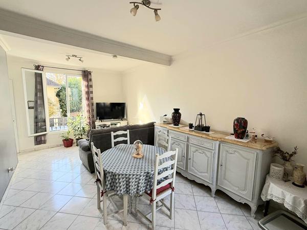 * Maison de ville aux Parclairs : emplacement idéal ! *