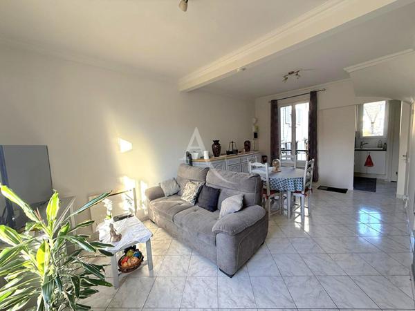 * Maison de ville aux Parclairs : emplacement idéal ! *