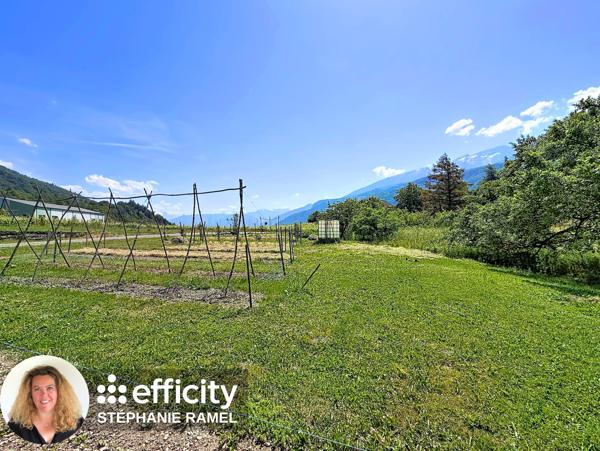 Terrain
        
        - 583 m² Exclusivité 195 000 € *