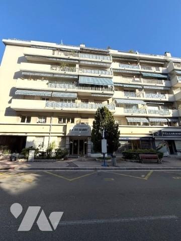 3 pièces à remettre au gout du jour - Nice Saint Sylvestre - Terrasse, balcons, cave et parking.
