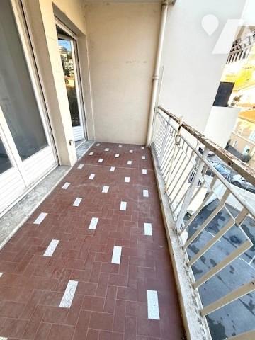 3 pièces à remettre au gout du jour - Nice Saint Sylvestre - Terrasse, balcons, cave et parking.