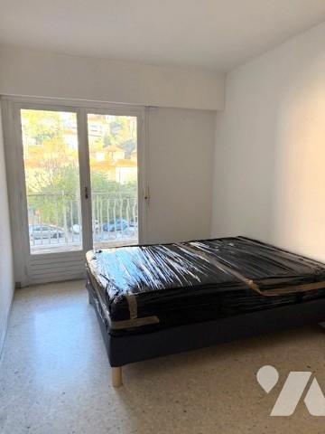 3 pièces à remettre au gout du jour - Nice Saint Sylvestre - Terrasse, balcons, cave et parking.