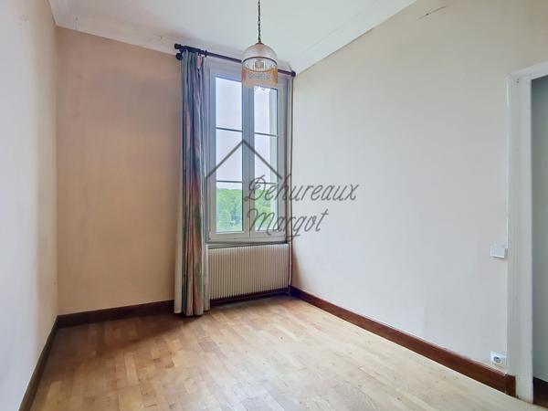 Immeuble
         10 pièces
        - 247 m² 203 000 € *