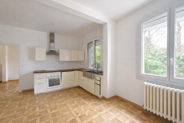 Maison
         6 pièces
        - 192 m² 426 900 € *