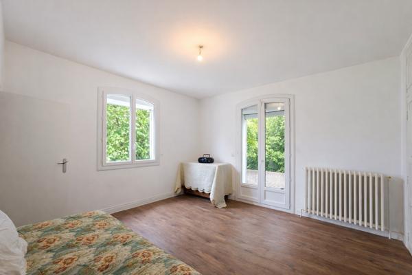 Maison
         6 pièces
        - 192 m² 426 900 € *