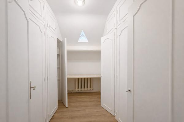 Maison
         6 pièces
        - 192 m² 426 900 € *