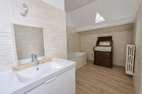 Maison
         6 pièces
        - 192 m² 426 900 € *