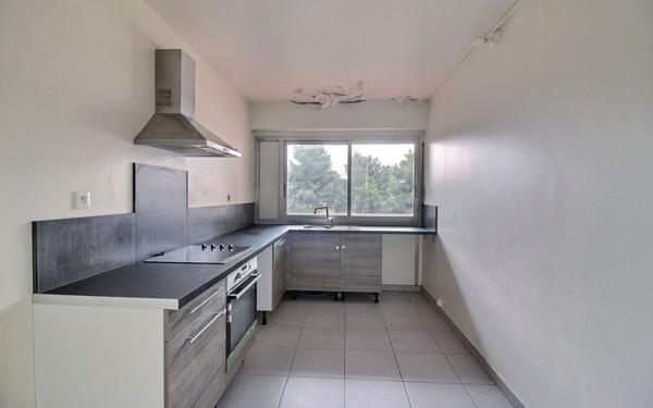 Appartement à vendre    2 pièces • 67 m2 Marseille 6