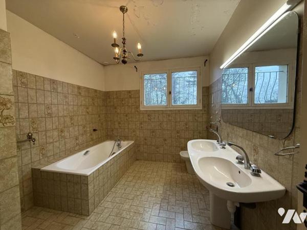 PARGNY LES REIMS- Maison T6 de 159m2 + 52m2 à aménager sur 3513m2 de terrain.