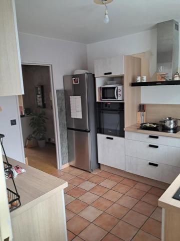 Appartement lumineux avec vue imprenable sur les montagnes- un bien plein de potentiel à aménager selon vos envies.