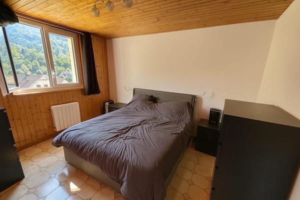 Appartement lumineux avec vue imprenable sur les montagnes- un bien plein de potentiel à aménager selon vos envies.
