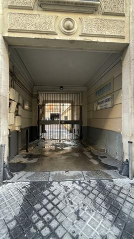 Place de Parking rue des Moines