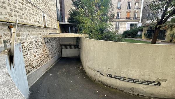 Place de Parking rue des Moines