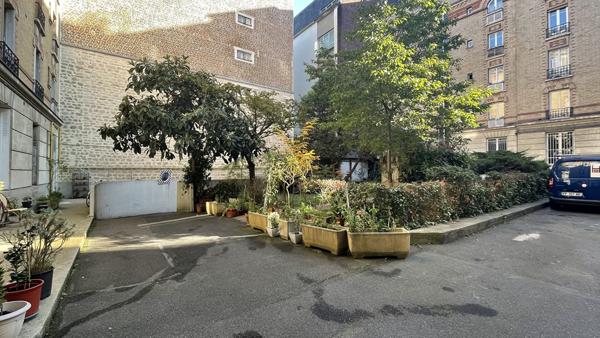 Place de Parking rue des Moines