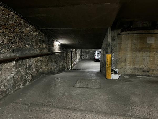 Place de Parking rue des Moines