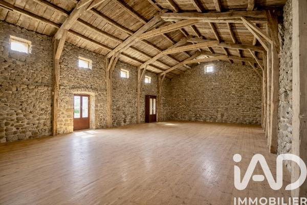 Maison à vendre 7 pièces 270 m² Saint-Jean-Lachalm