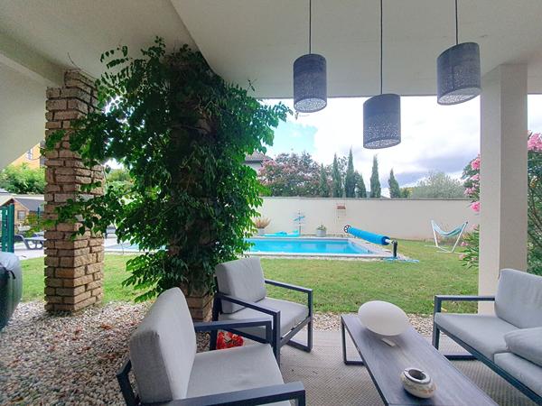 Belle maison familiale sur Crémieu sur terrain de plus de 1000 m² avec piscine