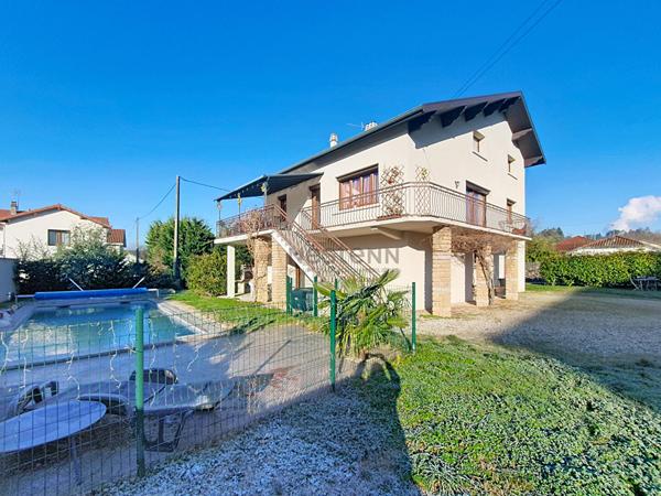 Belle maison familiale sur Crémieu sur terrain de plus de 1000 m² avec piscine