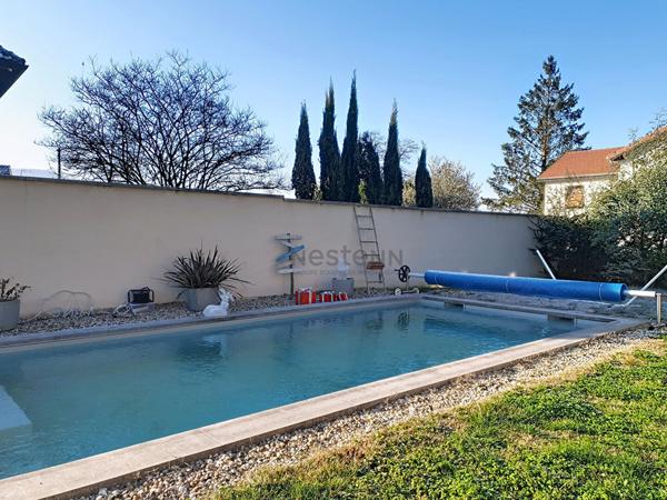 Belle maison familiale sur Crémieu sur terrain de plus de 1000 m² avec piscine
