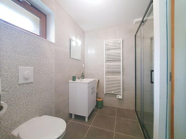 Belle maison familiale sur Crémieu sur terrain de plus de 1000 m² avec piscine