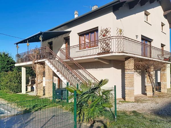 Belle maison familiale sur Crémieu sur terrain de plus de 1000 m² avec piscine