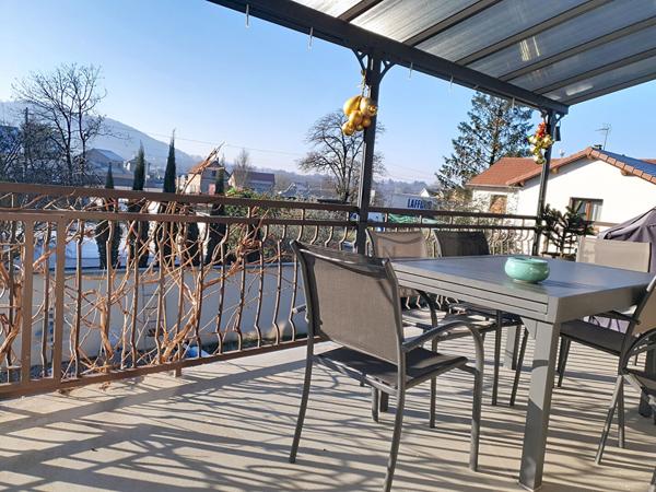 Belle maison familiale sur Crémieu sur terrain de plus de 1000 m² avec piscine