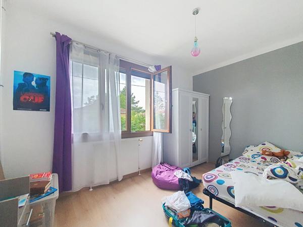 Belle maison familiale sur Crémieu sur terrain de plus de 1000 m² avec piscine