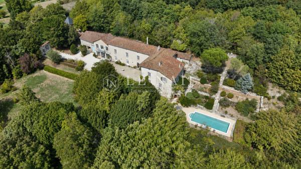 Elégant logis du XVIIIe siècle entre Angoulême et Poitiers