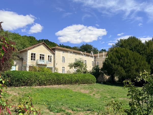 Elégant logis du XVIIIe siècle entre Angoulême et Poitiers