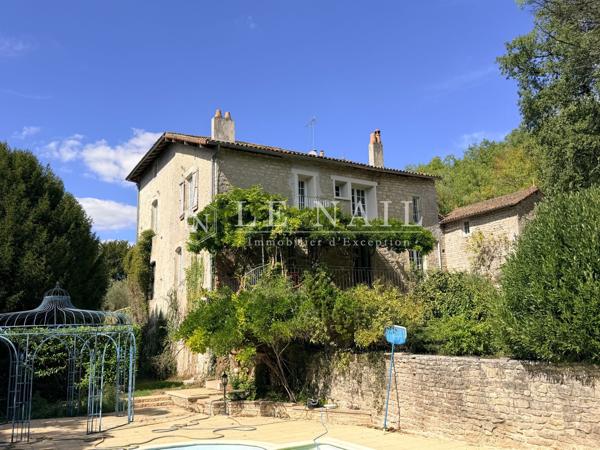 Elégant logis du XVIIIe siècle entre Angoulême et Poitiers