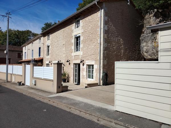 A vendre- Maison en pierre de 148 m² à Migné Auxances sur un terrain de 412 m²