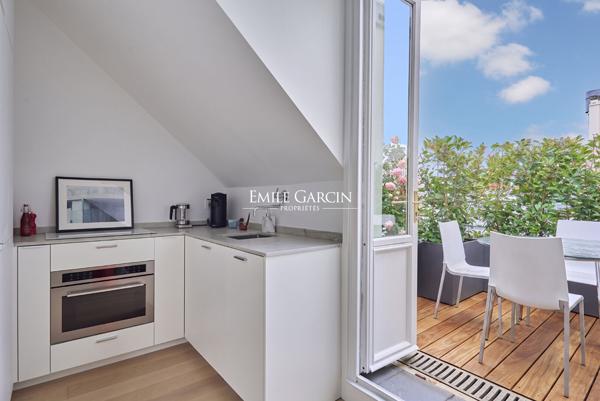 A vendre - Appartement - 75008 - Paris - Matignon/Champs Elysées - Terrasse