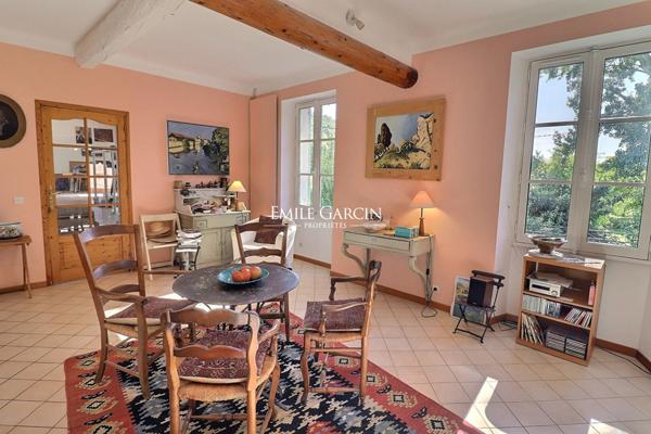 Sud Luberon - Grande demeure à vendre bordée par un ruisseau