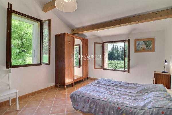 Sud Luberon - Grande demeure à vendre bordée par un ruisseau