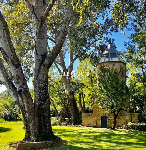 Sud Luberon - Grande demeure à vendre bordée par un ruisseau