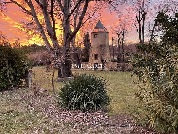 Sud Luberon - Grande demeure à vendre bordée par un ruisseau