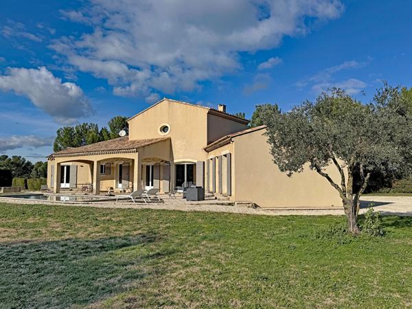 A vendre - Maison traditionnelle, au coeur du massif de la Montagnette, entre Avignon et Alpilles.