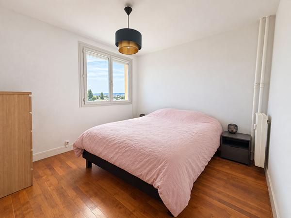 Appartement Dijon 4 pièce(s) 72.29 m2 terrasse parking privé