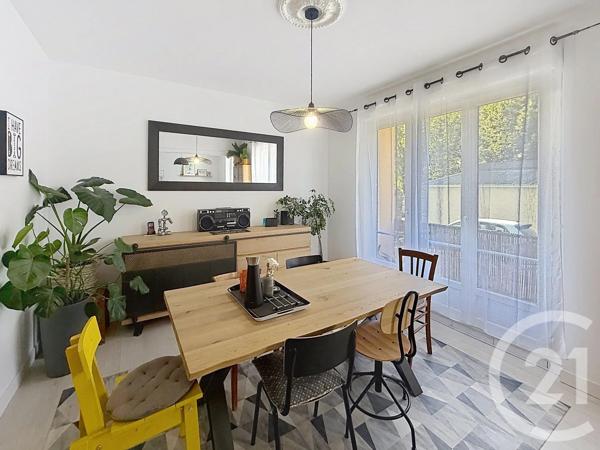 Appartement T4 à vendre  4 pièces - 77,08 m 2   LANDERNEAU  - 29